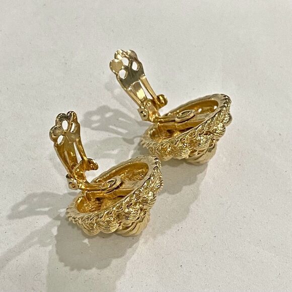 Vintage Coro Clip On Earrings Classic Gold textured dimensional stacked rounds - Picture 6 of 7